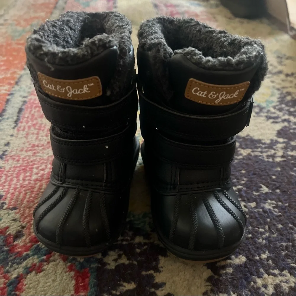Cat & Jack Kids Black Winter Boots size 5